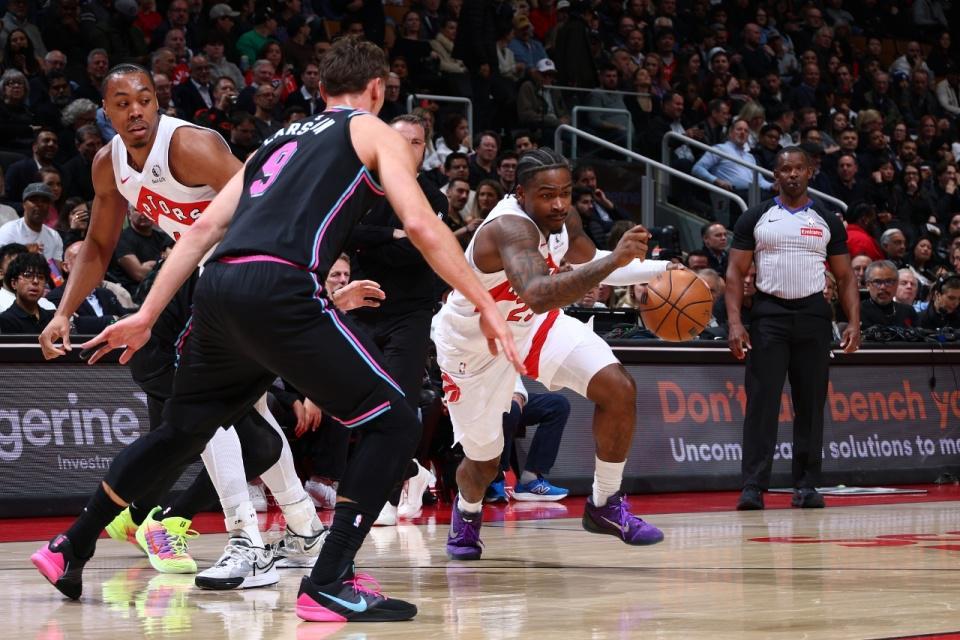 世界杯-锁定连4年打附加赛！热火遭猛龙三杀 巴恩斯25+8+5热巴13中2